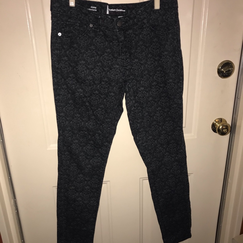 Black floral skinny jeans size 10